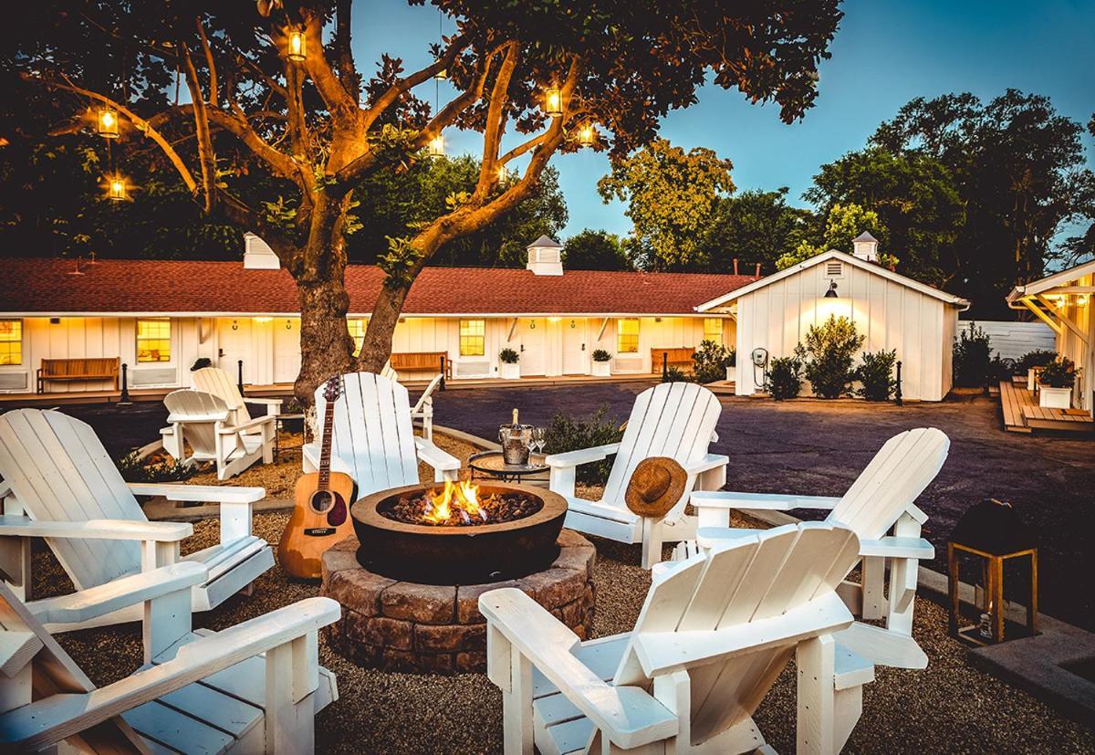 פאסו רובלס Stables Inn מראה חיצוני תמונה